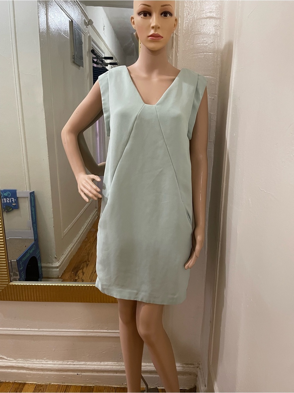 Reiss Sleeveless V-Neck Shift Dress in Mint